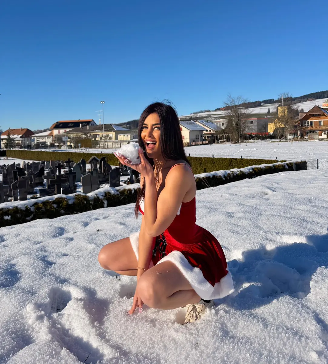 Адриана escort in Kazan