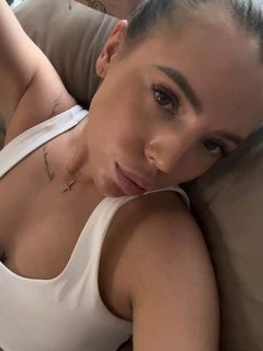 Амира escort in Kazan