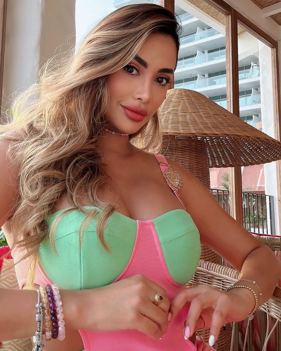 Ариана escort in Kazan