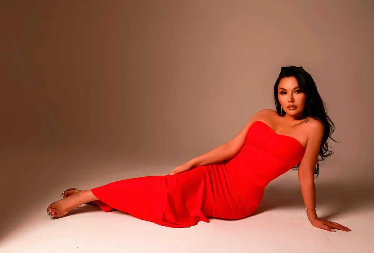 Азалия escort in Kazan