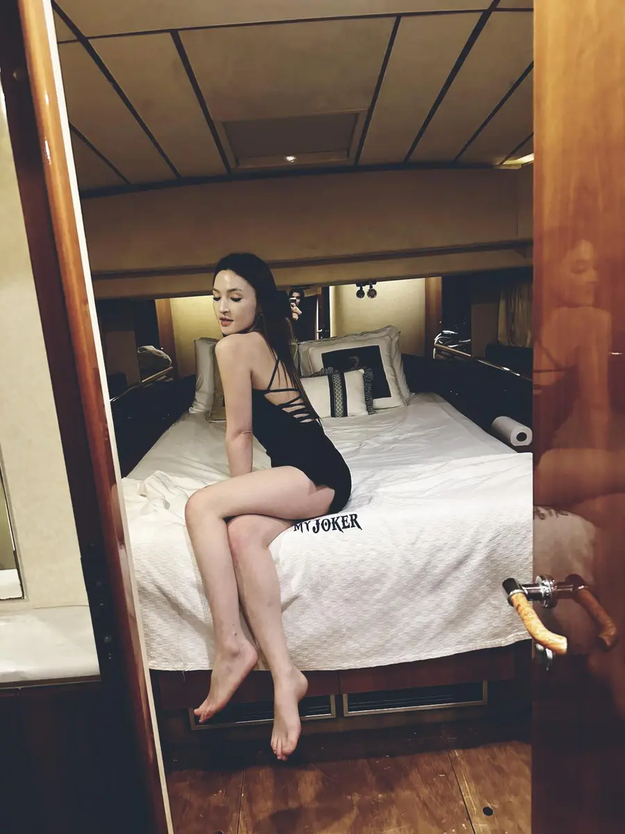 Дженни escort in Kazan