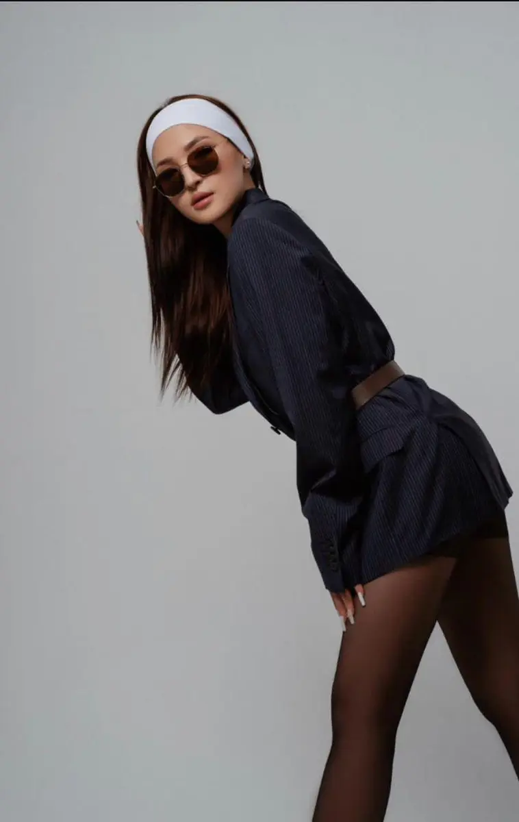 Дженни escort in Kazan