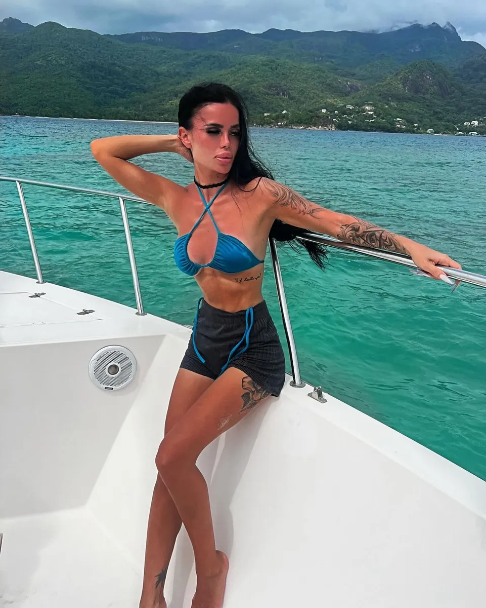 Элли escort in Kazan