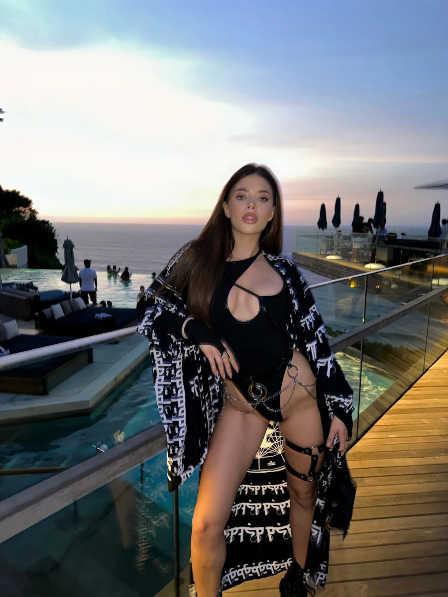 Эллис escort in Kazan