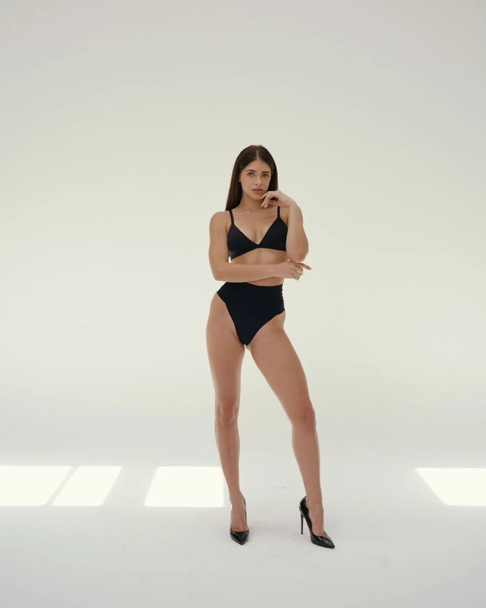 Эллис escort in Kazan