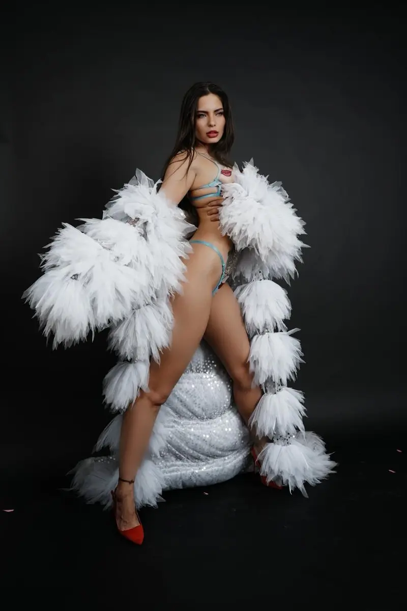 Эмбер escort in Kazan