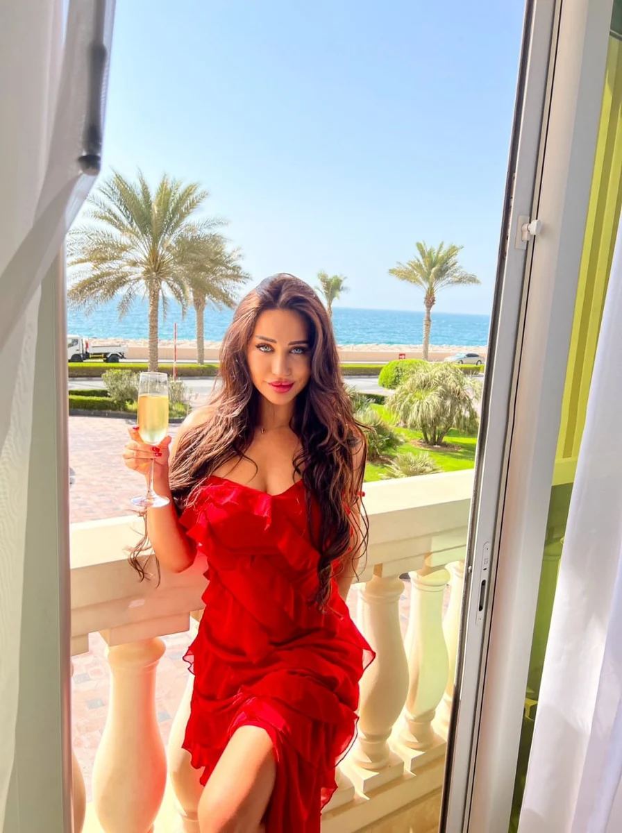 Глория escort in Kazan