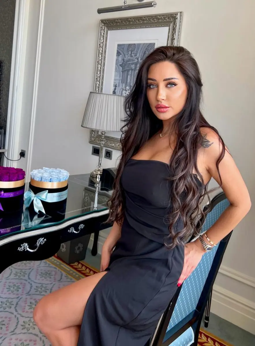 Глория escort in Kazan