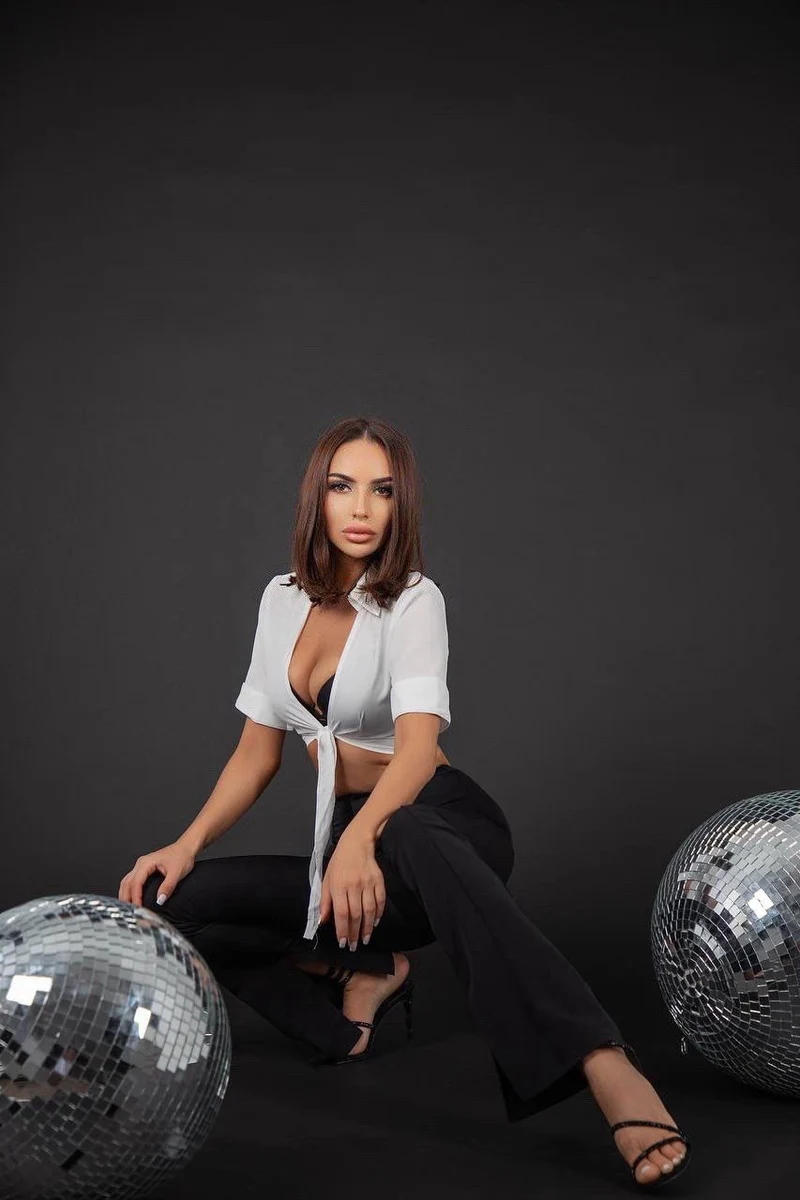 Изабелла escort in Kazan