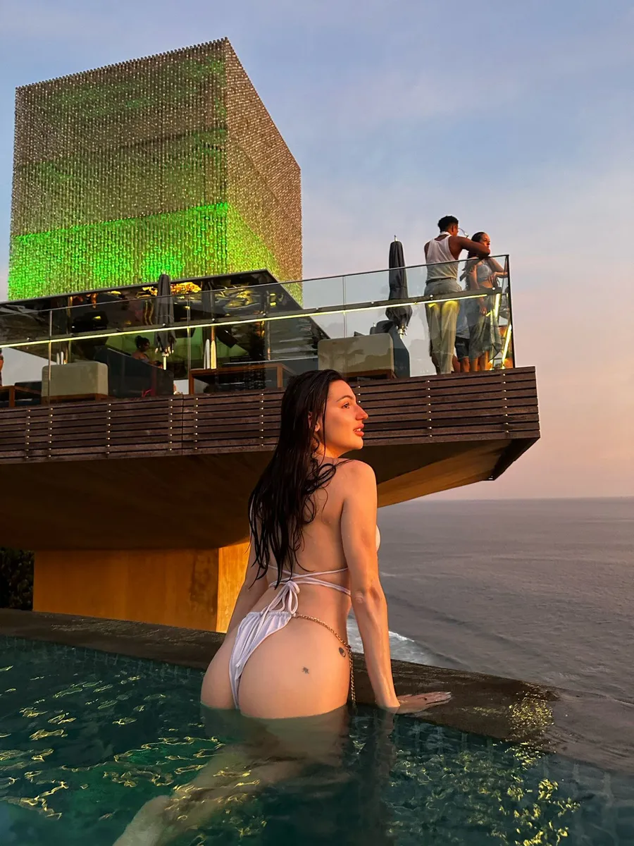 Кари escort in Kazan