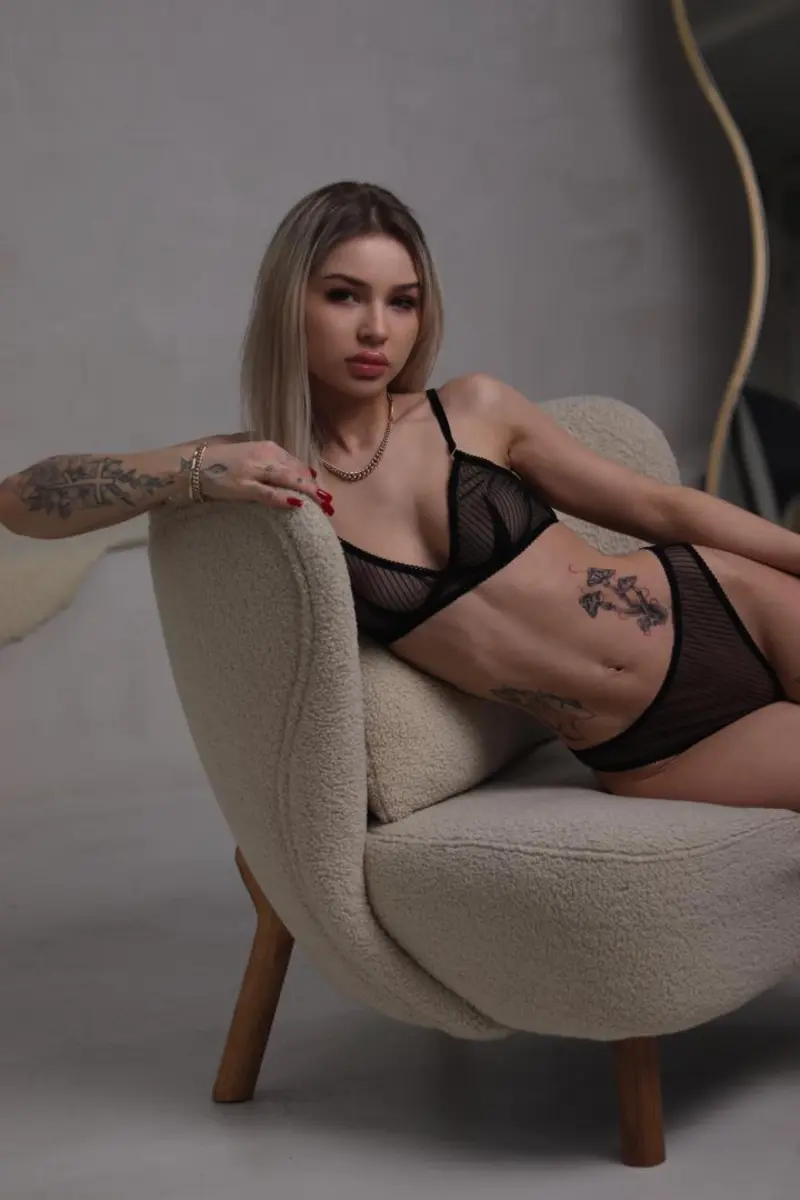 Кари escort in Kazan