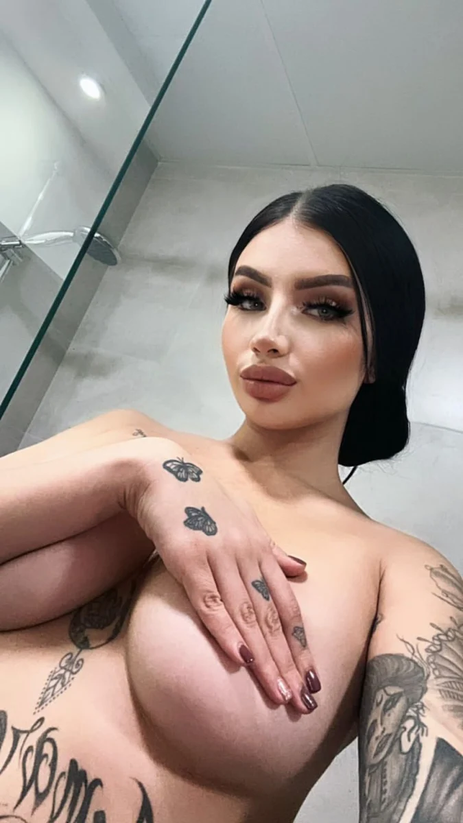 Каролина escort in Kazan