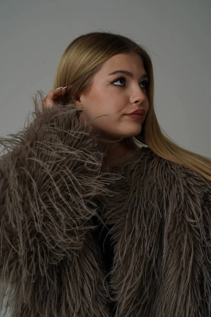 Кэролайн escort in Kazan