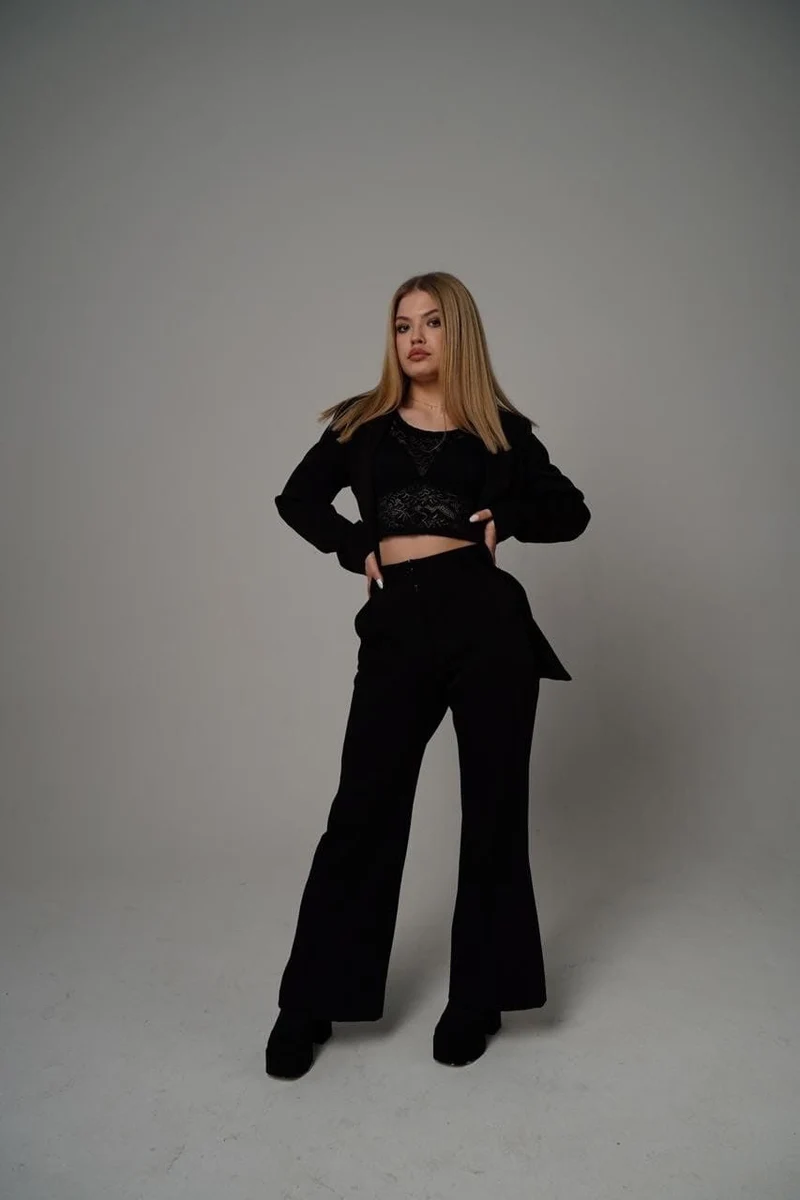 Кэролайн escort in Kazan