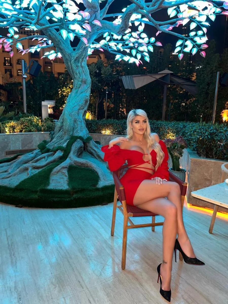 Лаура escort in Kazan