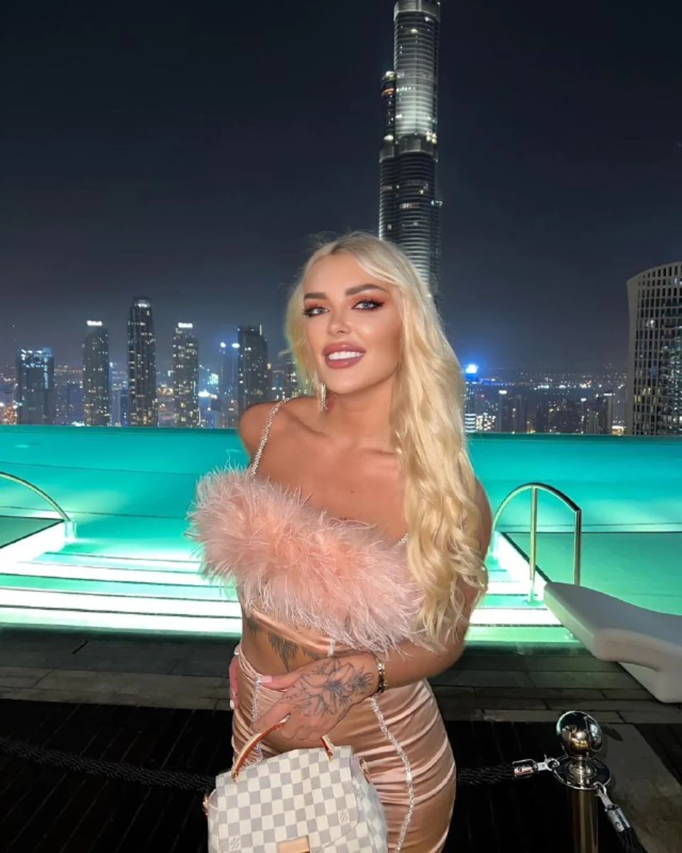 Лиза escort in Kazan