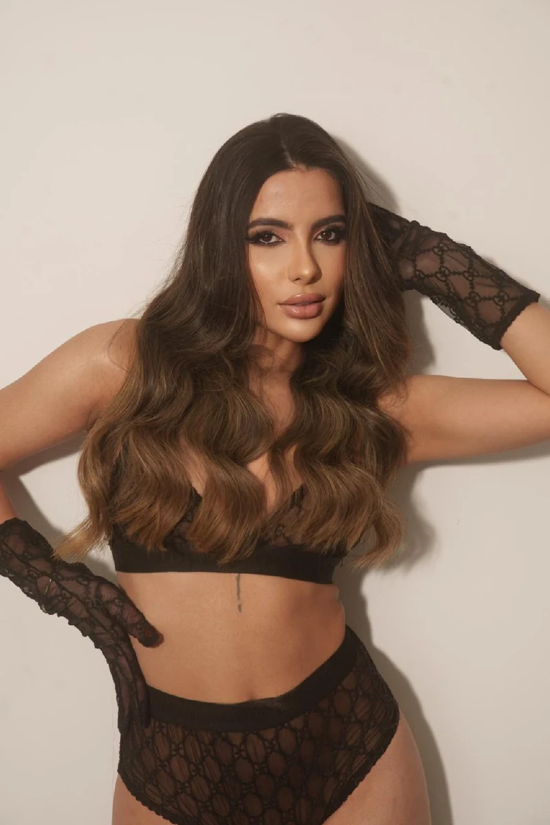 Лора escort in Kazan