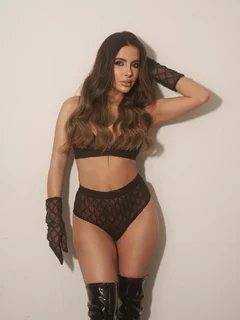 Лора escort in Kazan