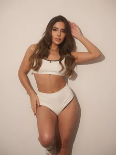 Лора escort in Kazan