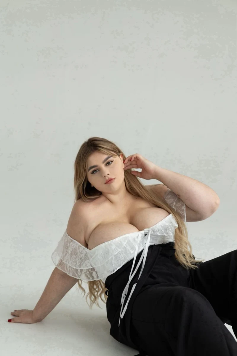 Марианна escort in Kazan