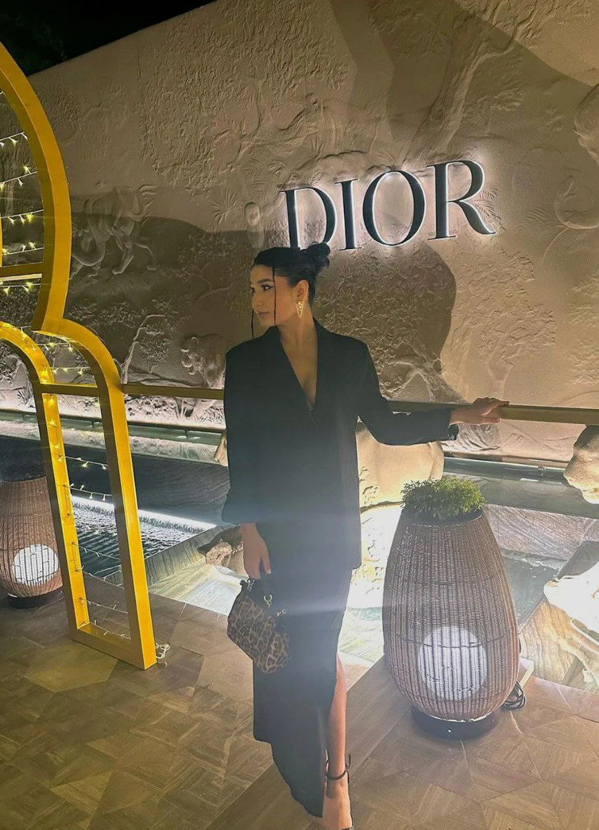 Мэйзи escort in Kazan