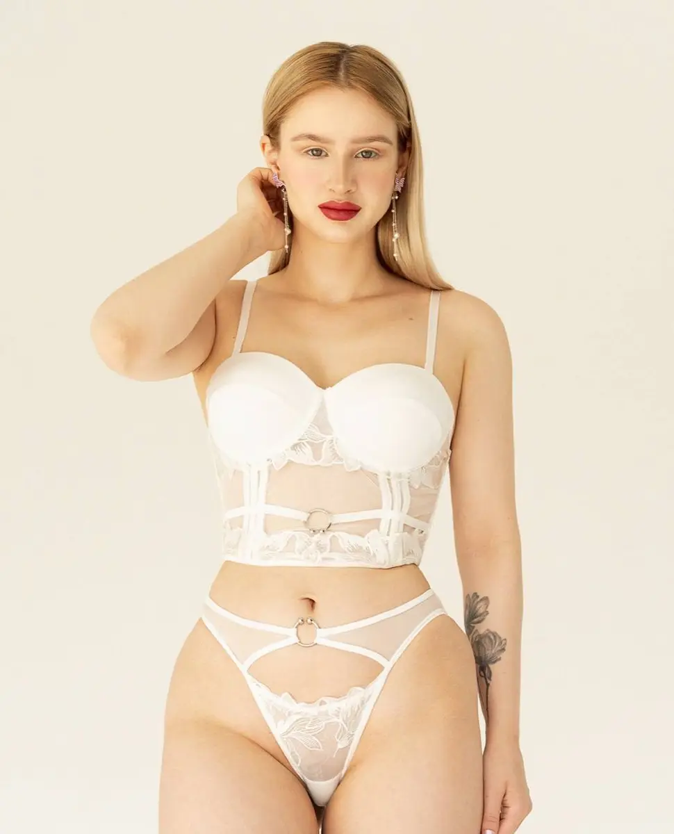 Ната escort in Kazan