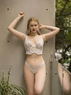 Ната escort in Kazan