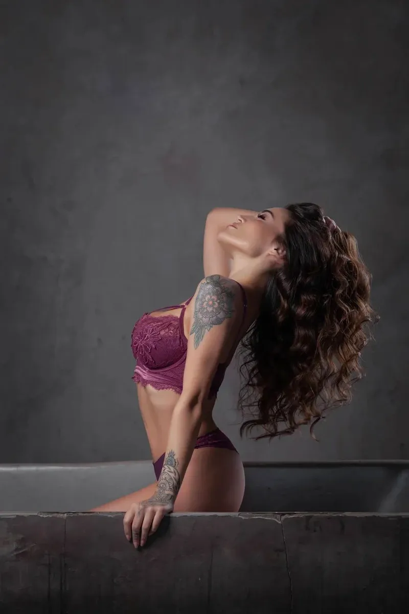 Нерия escort in Kazan