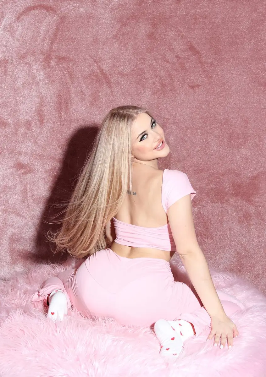 Рина escort in Kazan